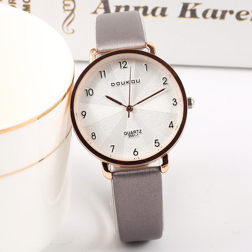 Exquisite Dial Design Bracelet Quartz Watch